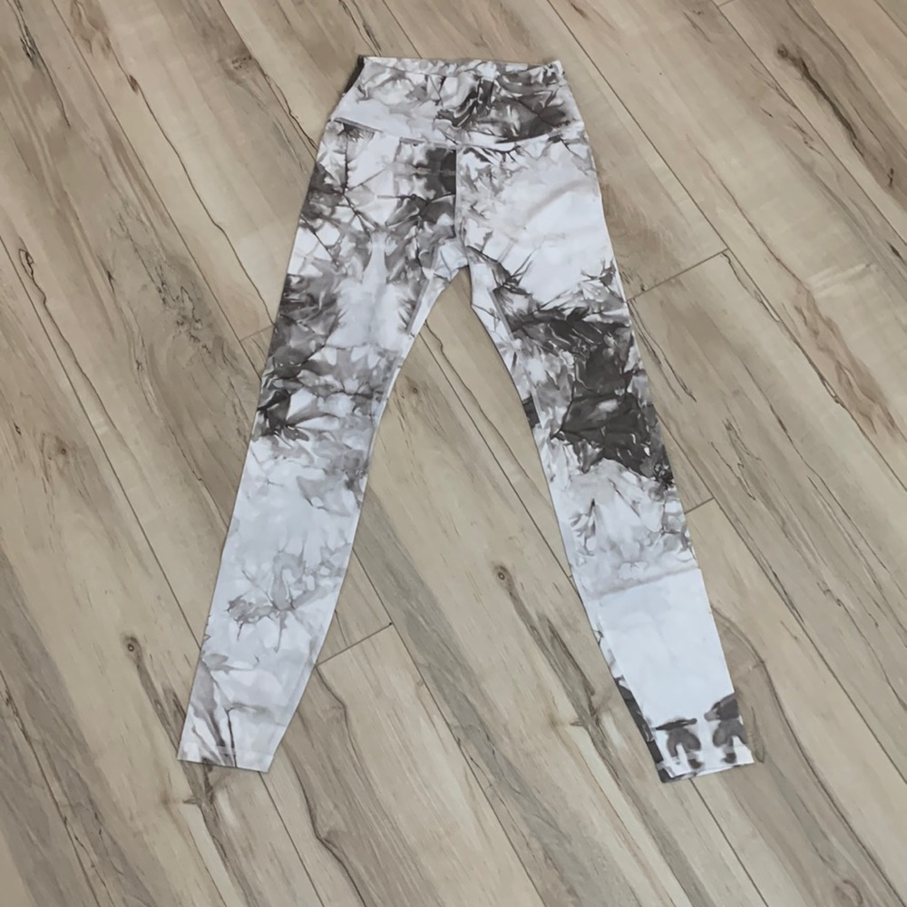 Savvi Reef Legging - White Marble 🤍🤎